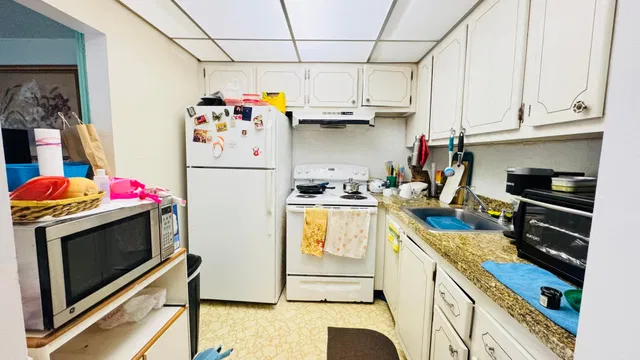  Unit J photo 19