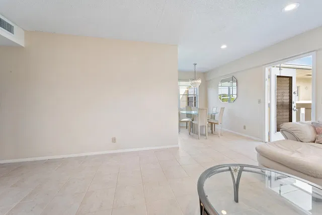Residence photo 6