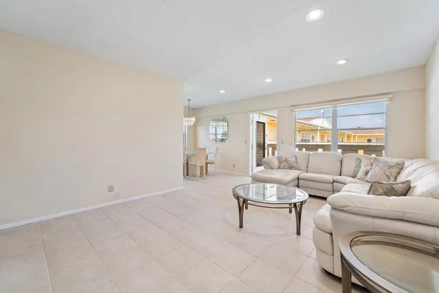 Residence photo 8