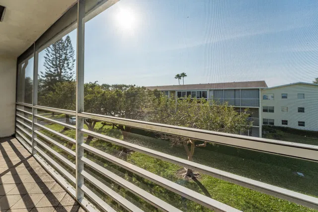 Residence photo 25