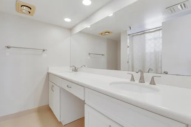 Unit 417 photo 9