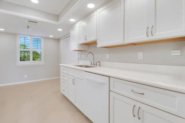 Unit 417 photo 11