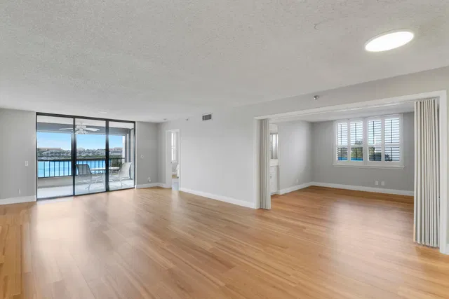 Unit 417 photo 12
