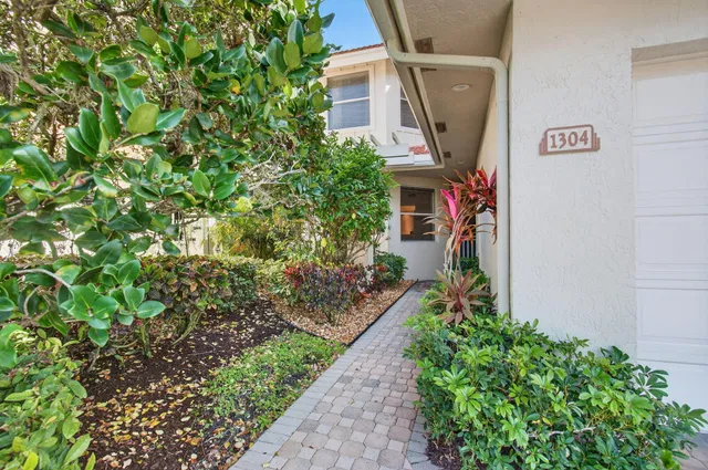 Unit 1304 photo 4