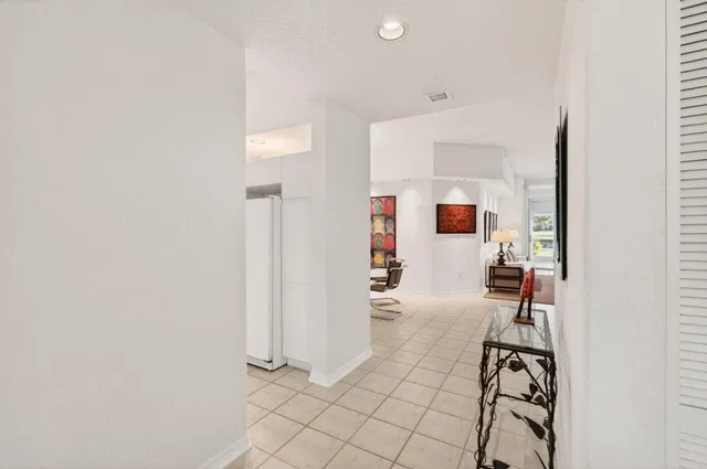 Unit 1304 photo 7