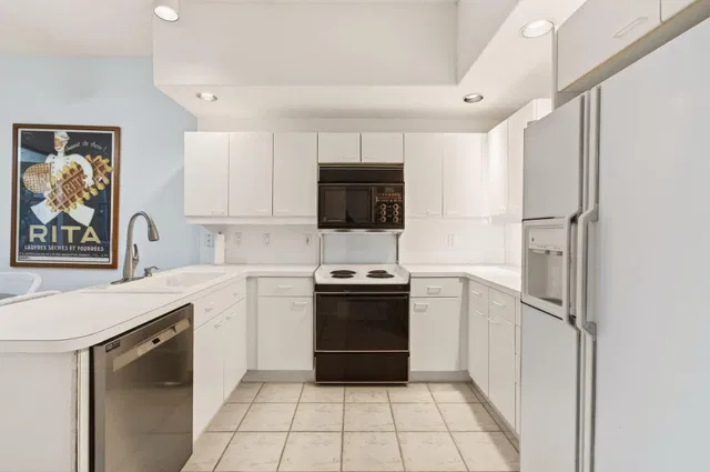 Unit 1304 photo 8