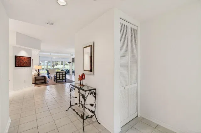Unit 1304 photo 13