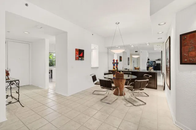 Unit 1304 photo 14