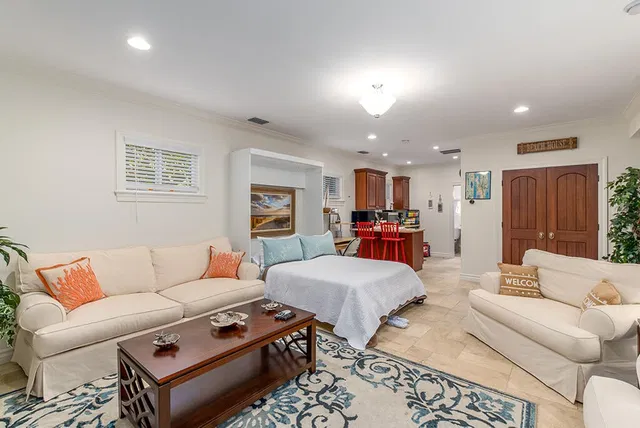 Residence photo 92