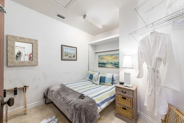 Residence photo 93