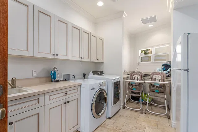 Residence photo 95