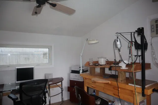  Residence photo 34