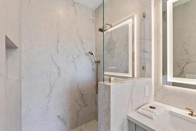 Unit 204 photo 23