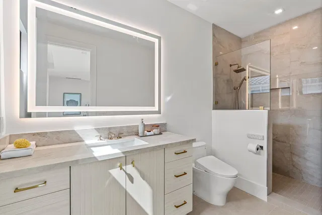 Unit 204 photo 27