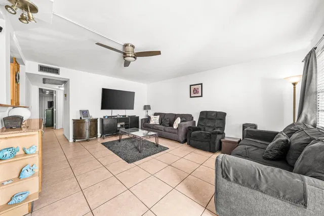 Residence photo 9