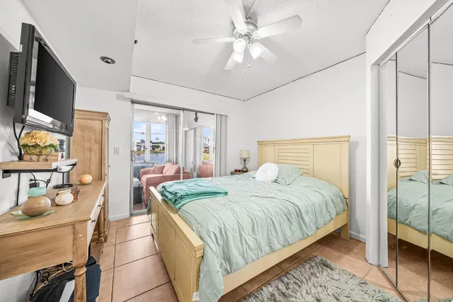 Residence photo 16