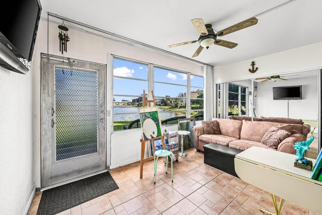 Residence photo 18