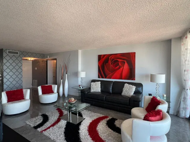 Singer Island Unit 905 photo 3