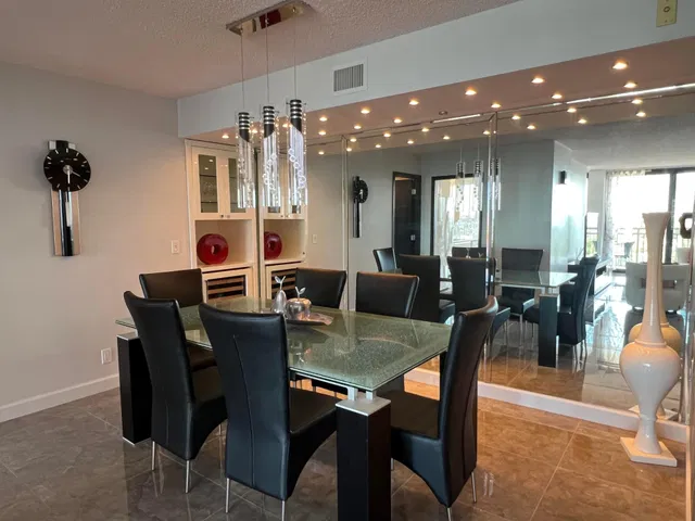 Singer Island Unit 905 photo 4