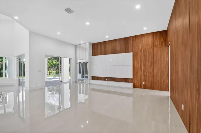 Residence photo 25