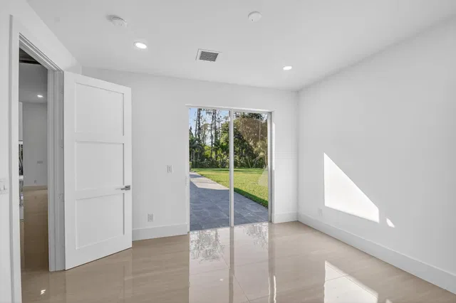 Residence photo 42