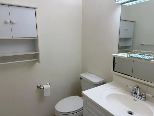 Unit E5 photo 9