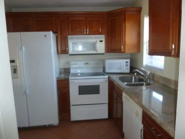Unit 103 photo 3