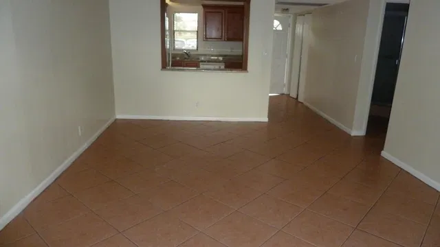 Unit 103 photo 4