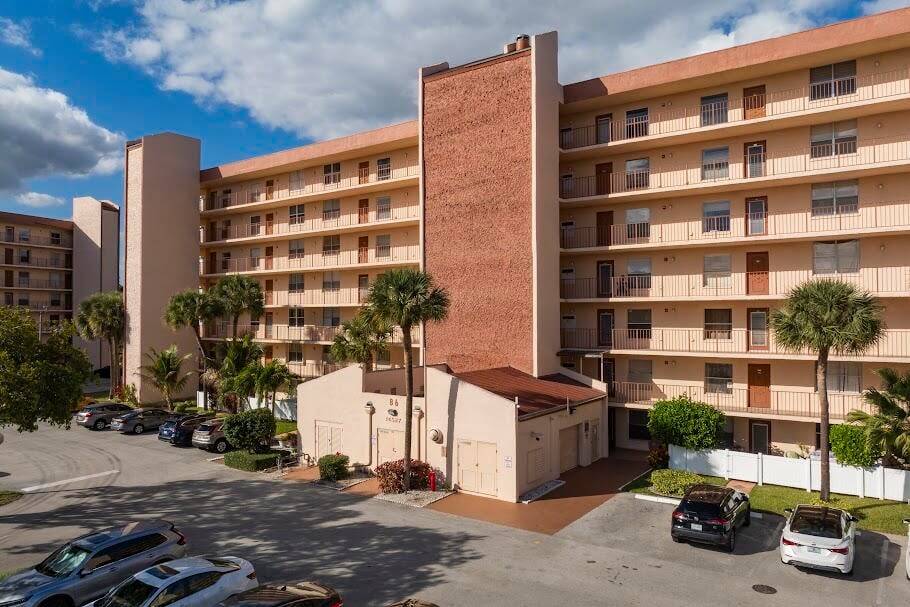 Unit 408 photo 3