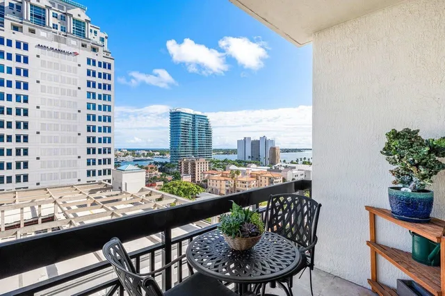 One City Plaza Unit 908 photo 2