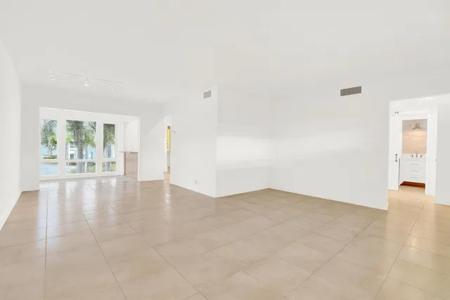 Unit 203 photo 3