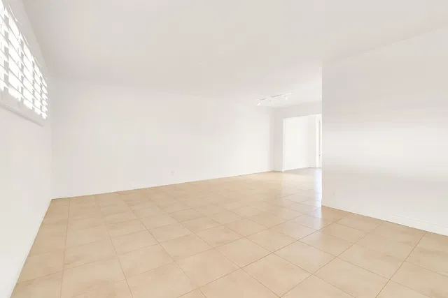 Unit 203 photo 6