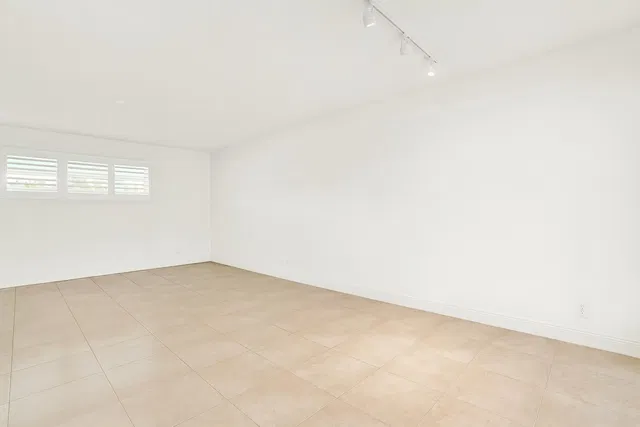 Unit 203 photo 10