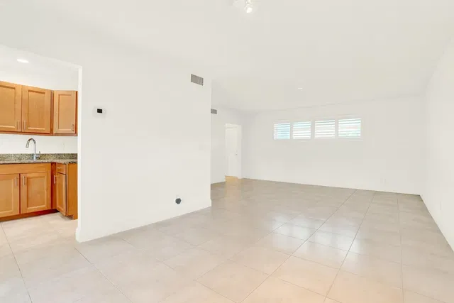 Unit 203 photo 16