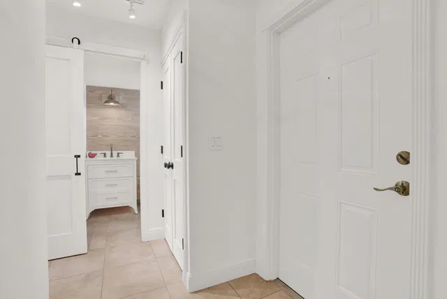 Unit 203 photo 20
