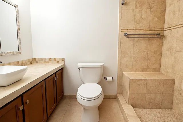 Unit 203 photo 25