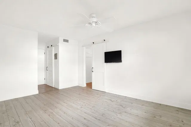 Unit 203 photo 27