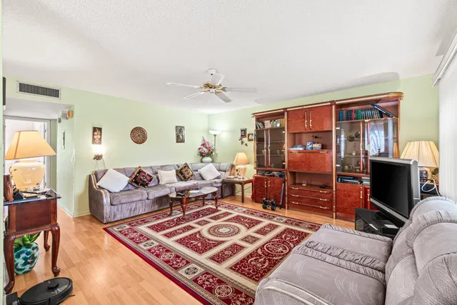 Unit 508 photo 5