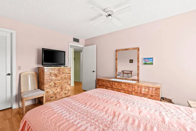 Unit 508 photo 24