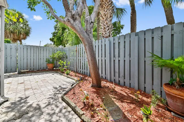  Residence photo 5