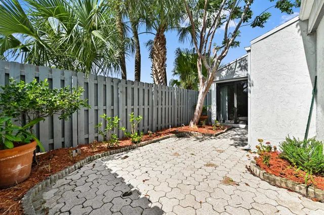  Residence photo 7