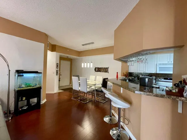Unit 108 photo 11