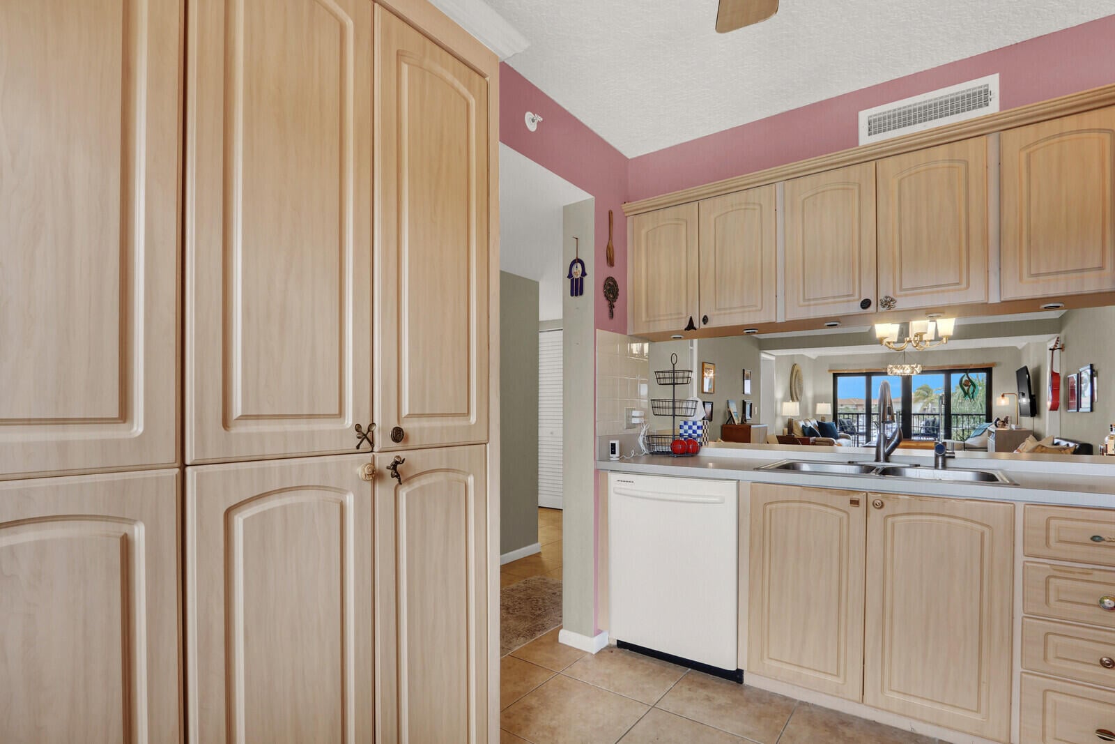 Unit 403 photo 23