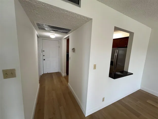 Unit 422 photo 6