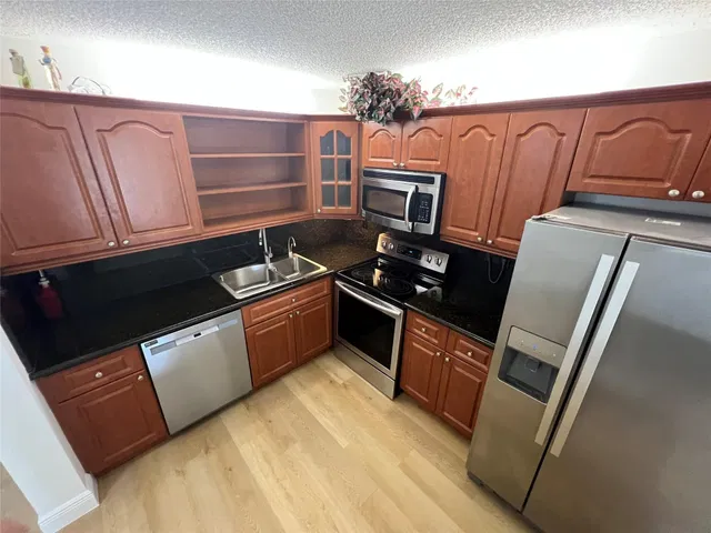 Unit 422 photo 11
