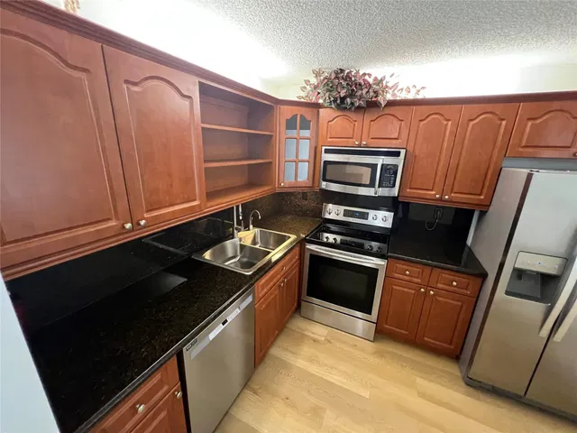 Unit 422 photo 12