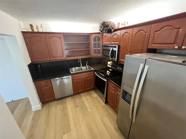 Unit 422 photo 14