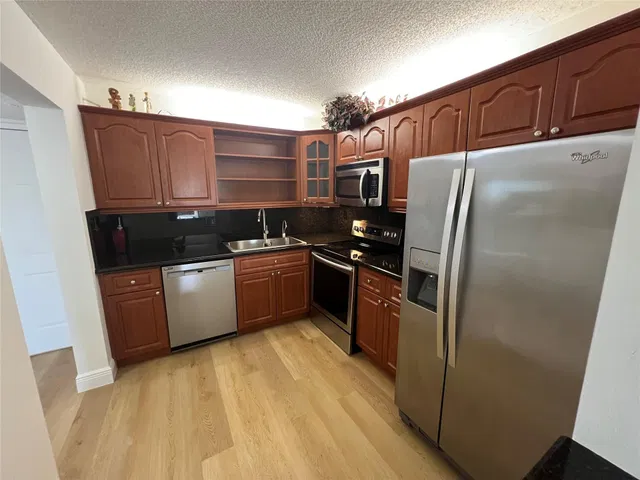 Unit 422 photo 16