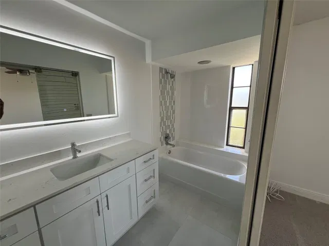 Unit 422 photo 26