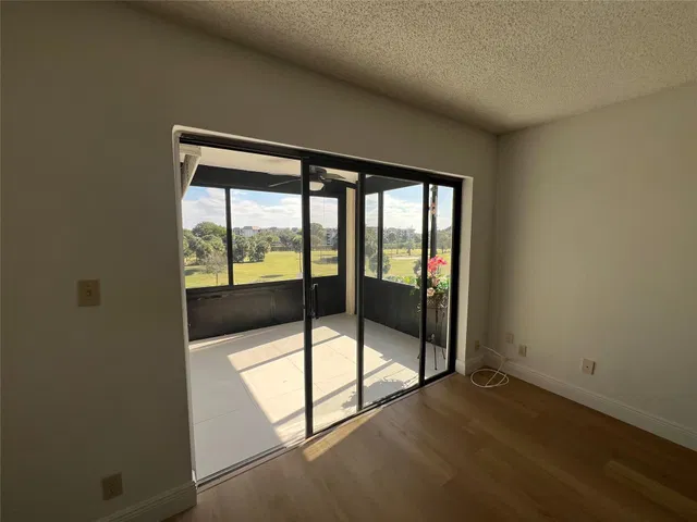 Unit 422 photo 28